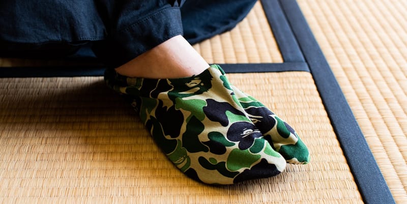 ☆ギフトにも☆関税送料込【A BATHING APE】刺繍ソックス 2color ☆ギフトにも☆関税送料込【A BATHING APE】刺繍ソックス 2color