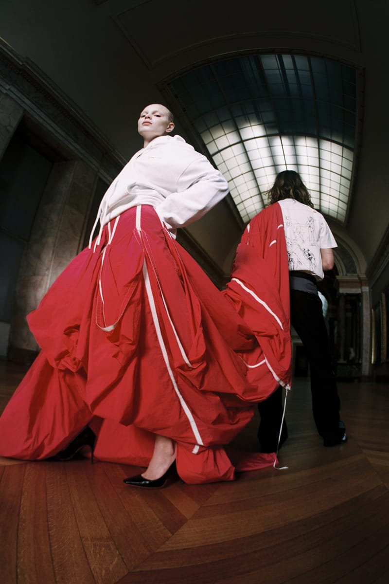 オフホワイト × ルーブル美術館がダ・ヴィンチ展のコレクションを発売