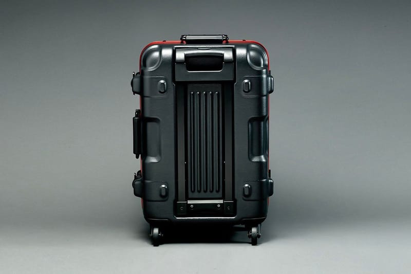 ストリクトジー×プロテックスのガンダムモチーフのスーツケースが登場 