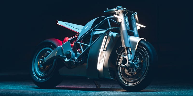 ブレードランナーの世界観を彷彿させる近未来的な電動大型バイク