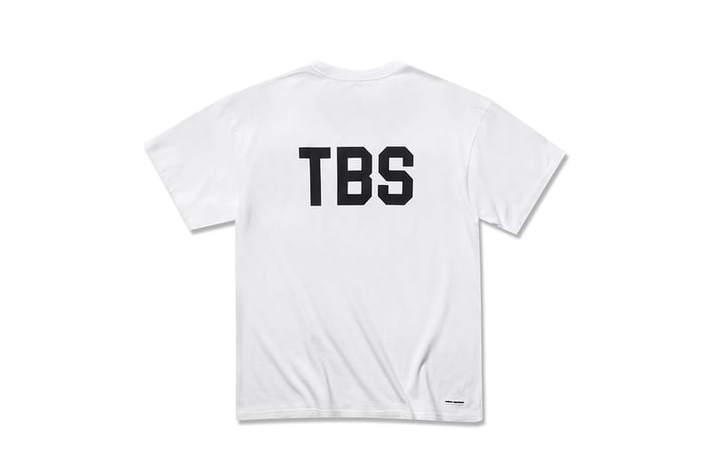 ユニフォームエクスペリメントがフラグメントの手がけた旅Tシャツを