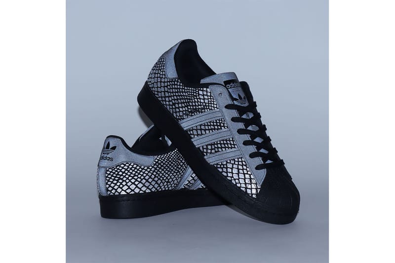 adidas×atmos コラボ スタジャン XL ブラック　アディダス　総柄 3/27発売｜atmos Exclusive adidas Originals Superstar 82 GORE