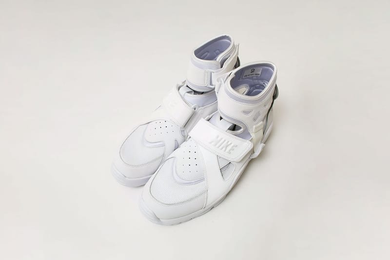 コムデギャルソン x ナイキ Air Carnivoreにクローズアップ