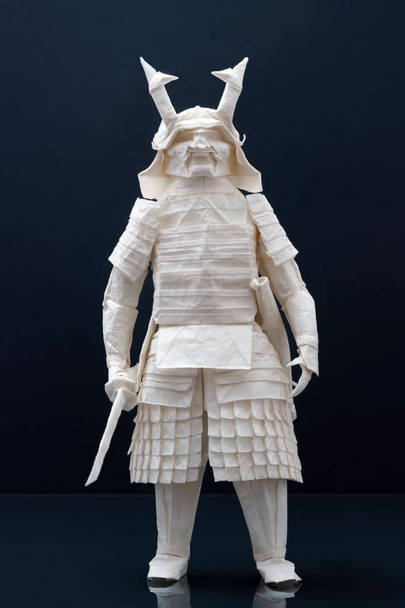 フィンランド人アーティストが50時間かけて1枚の紙から鎧武者を制作