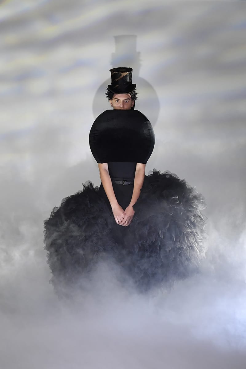 2021年秋冬コムコム　ボリュームコート　コムデギャルソン コム デ ギャルソン・オム プリュス 2022年秋冬コレクション