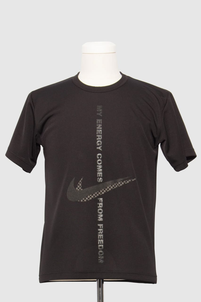 ブラック コム デ ギャルソン x ナイキがコラボTシャツの新作を発売