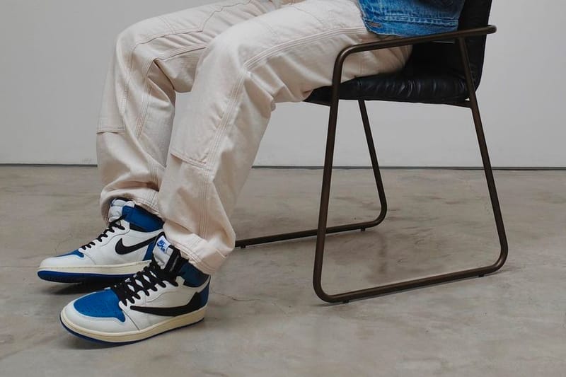 トラヴィス・スコットxフラグメントxAJ1 “ミリタリーブルー”の トラヴィス・スコットxフラグメントxAJ1 “ミリタリーブルー”の