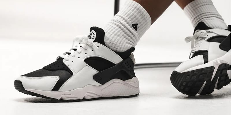 ブランド古着！ NIKE AIR HUARACHE ブラック×ホワイトモノトーン 靴