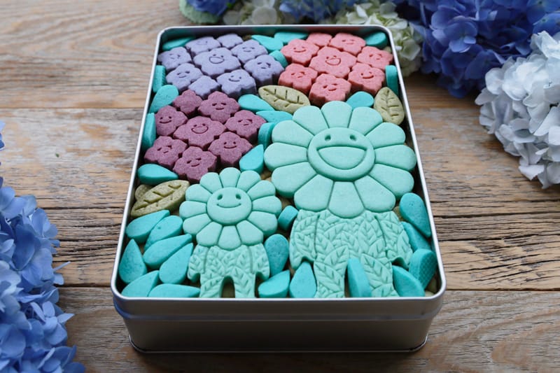 村上隆が“お花の親子”や紫陽花をモチーフとしたクッキー缶を発売 | Hypebeast.JP
