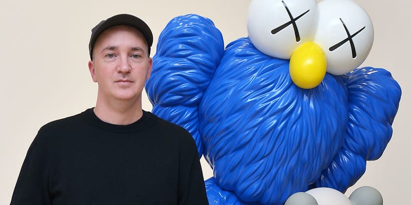 カウズが自身の作品の偽造品を販売したアートディーラーを提訴