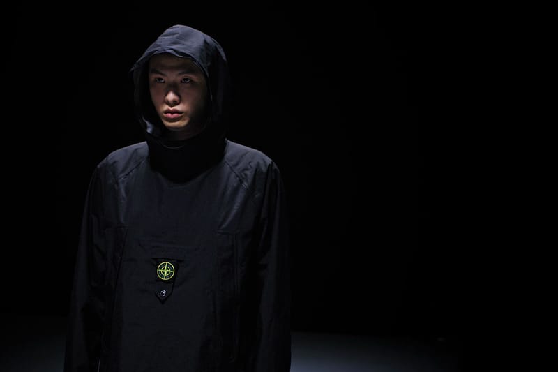 Stone island ベスト 黒　2022