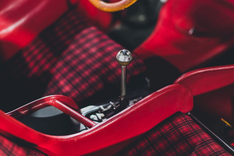 メルセデスベンツのスポーツカーが史上最高額の180億円以上で落札