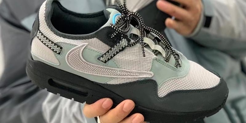 発売当初キャリーミーで購入Travis Scott × Nike Air Max 1