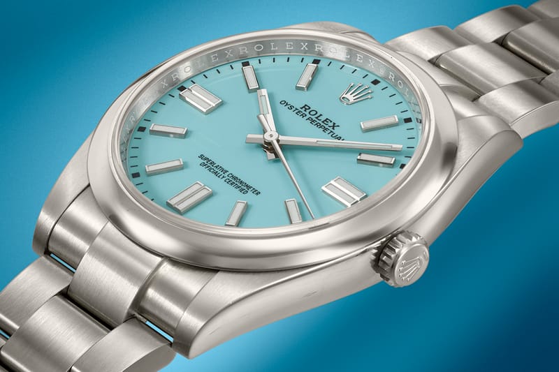 ターコイズブルーの文字盤を持つ Rolex Oyster Perpetual が900万円 