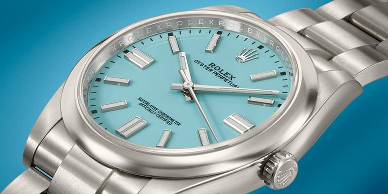 ターコイズブルーの文字盤を持つ Rolex Oyster Perpetual が900