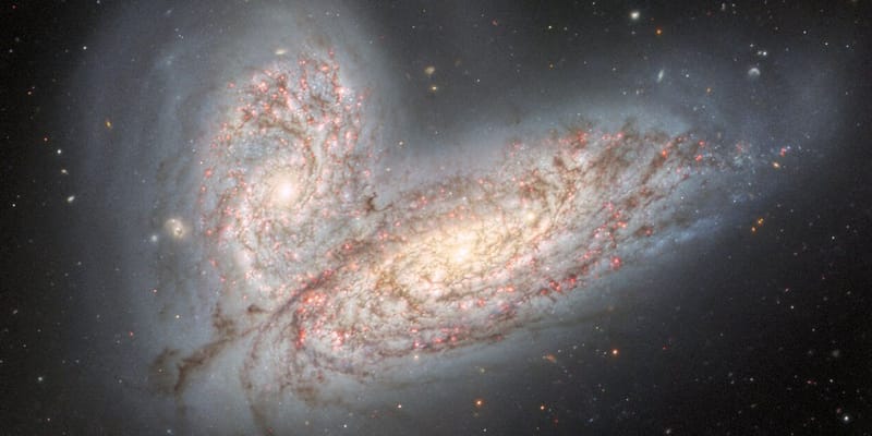 衝突するふたつの銀河をハワイのジェミニ・ノース望遠鏡が捉える