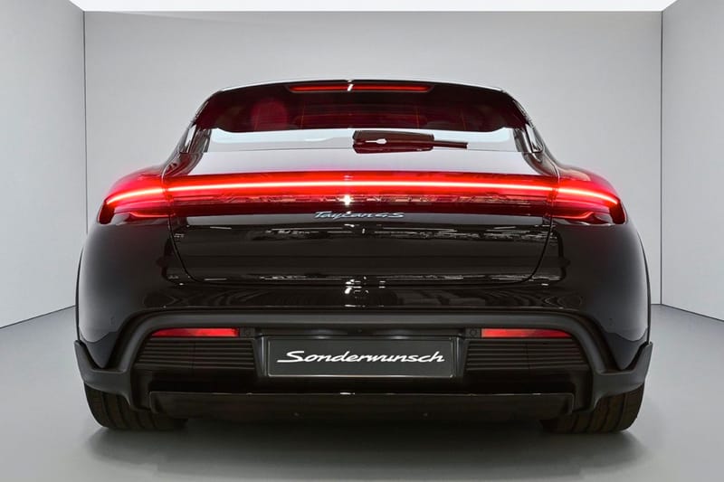 ポルシェがジェニー専用タイカン4Sクロスツーリスモをお披露目