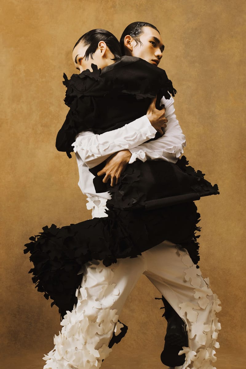 オフホワイト™️がヘリノックスとのコラボコレクションを発売