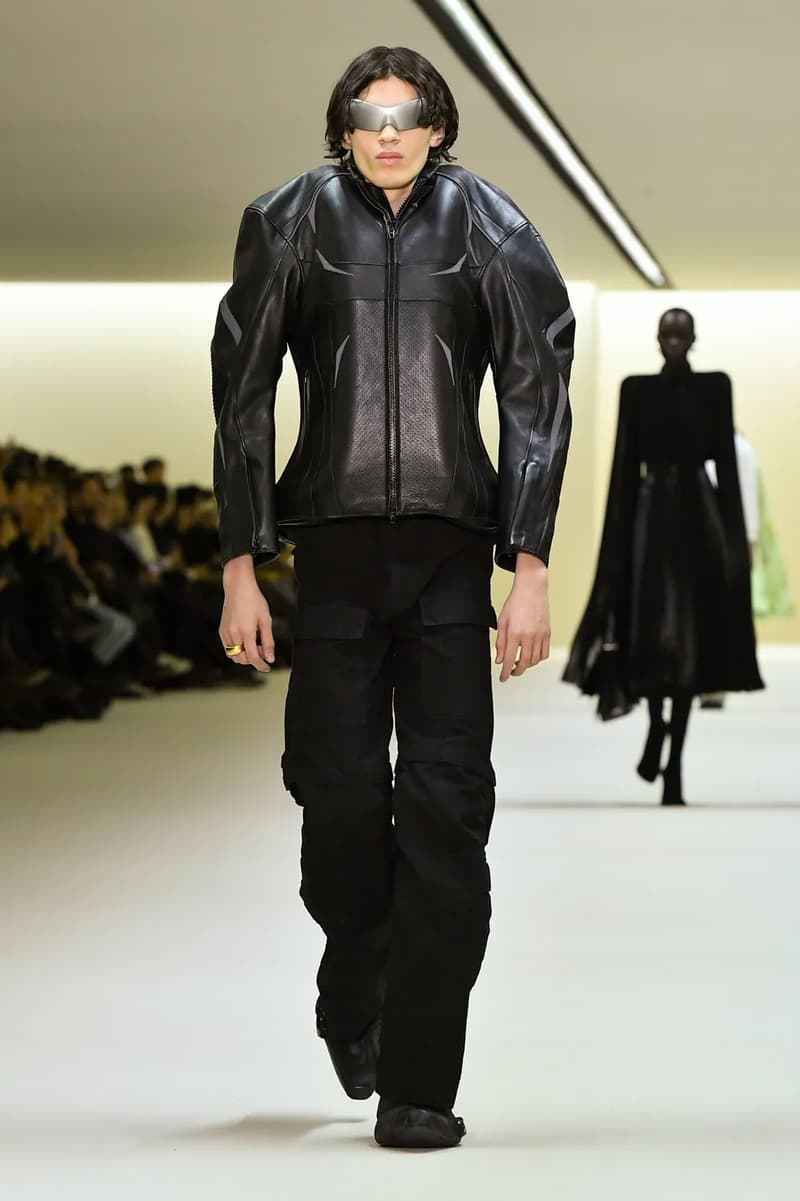 バレンシアガ(BALENCIAGA) - 2023-24年秋冬コレクション | SPUR