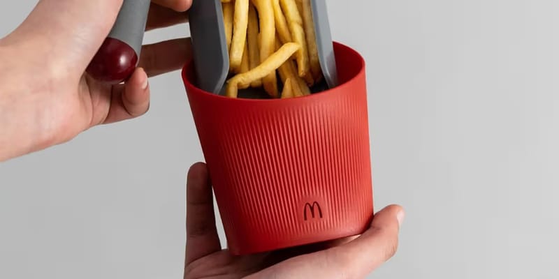 マクドナルドが従来の紙製パッケージから再利用可能な食器に切り替え