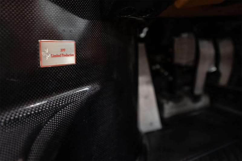 世界で1台の2003年式フェラーリエンツォがオークションに登場