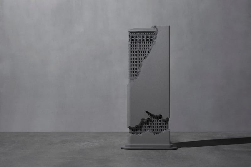 ソロイストからマンハッタンの高層ビルを模した巨大スピーカーが