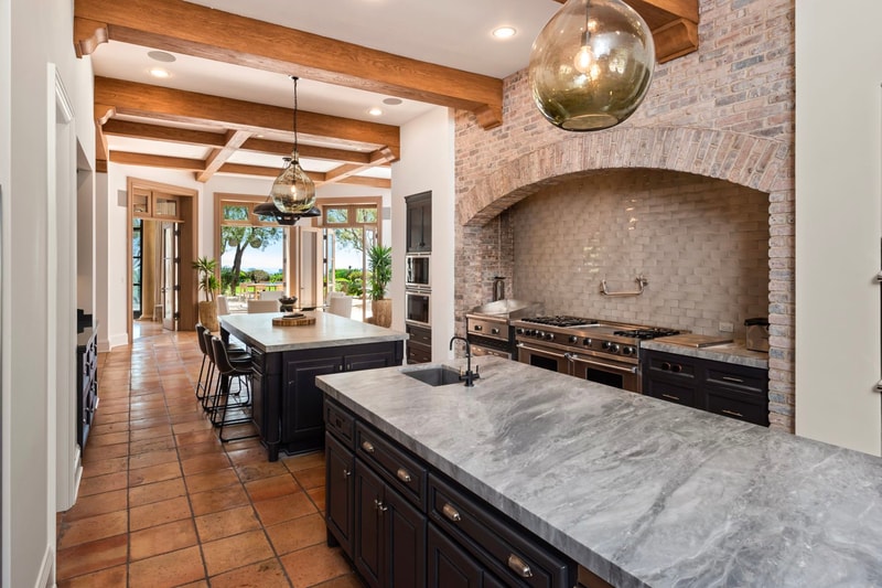 ドレイクの所有する米ロサンゼルスの豪邸が約120億円で売り出し中 Hypebeast.JP