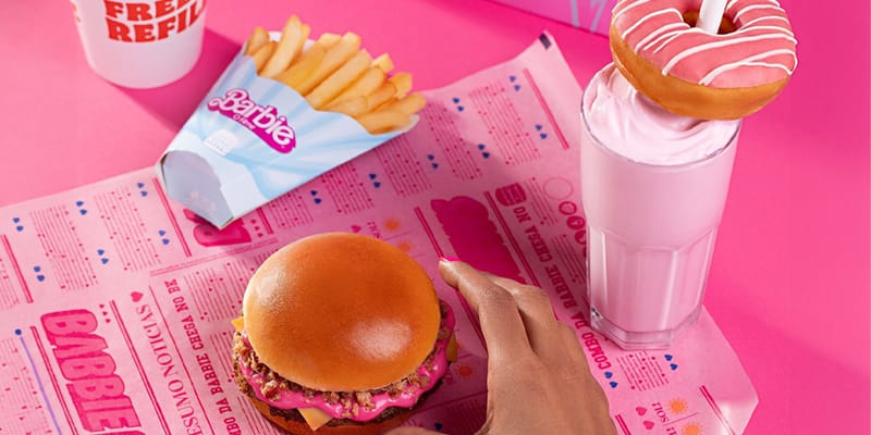ブラジルのバーガーキングが真っピンクの“バービーバーガー”を