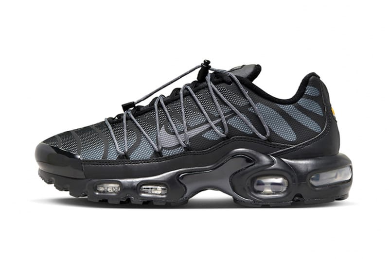 Nike Air Max Plus からトグルレースを備えた新作 “Black/Metallic 