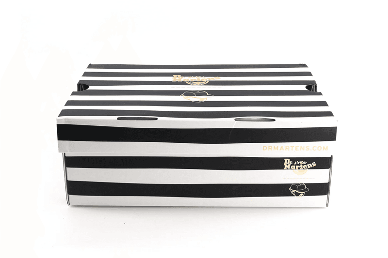 ペーパーボーイとドクターマーチンからコラボサンダルが登場