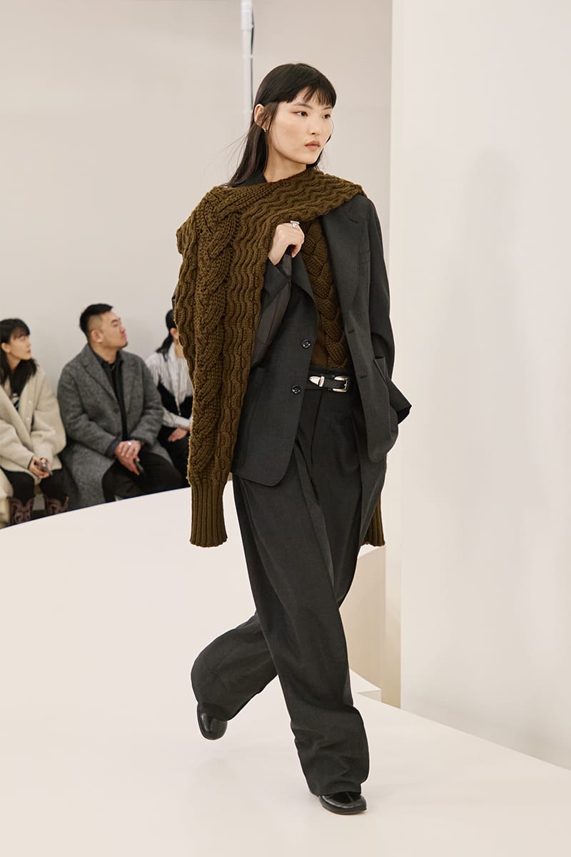 LEMAIRE ベージュ バラクラバ lemaire M ルメール　24aw ルック】「ルメール」2024-25年秋冬コレクション - WWDJAPAN