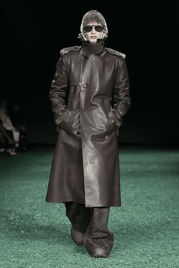 【BURBERRY】DANIEL LEE コレクションローズ柄コート バーバリー 2024年秋冬コレクション | Hypebeast.JP
