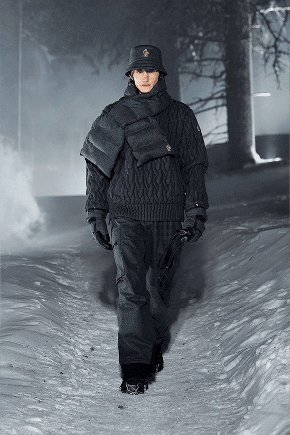 MONCLER GRENOBLE 2023/24秋冬 ロゴ付きダウンジャケット CLUSES MONCLER GRENOBLE 2023/24秋冬 ロゴ付きダウンジャケット CLUSES