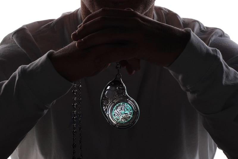 ダニエル・アーシャムとウブロによる懐中時計は置き時計にもなるアート