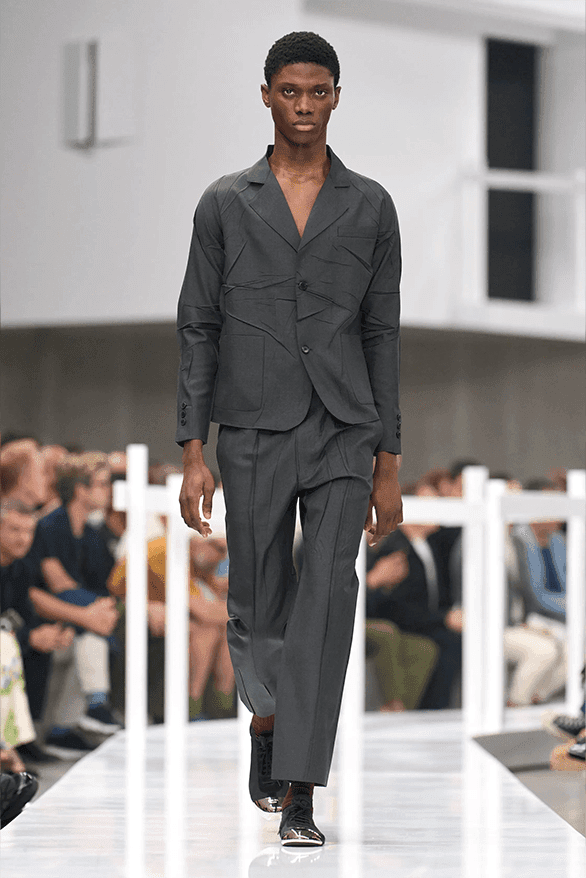プラダ2025年春夏メンズコレクション | Hypebeast.JP プラダ2025年春夏メンズコレクション | Hypebeast.JP