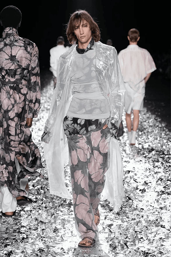 【上質な艶感】Dries Van Noten シャイニーヒール ブローグ ドリス ヴァン ノッテン2025年春夏コレクションは涙のランウェイ