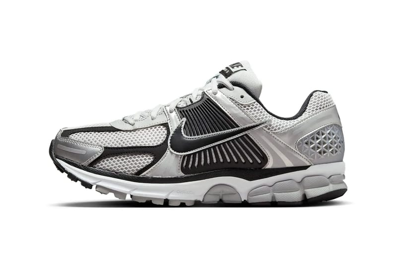ナイキ　ズーム　ボメロ5 シルバー　ブラック　ホワイト　黒　ランシュー　27.5 NIKE ナイキ ズーム ボメロ 5 メタリックシルバー ブラック ZOOM