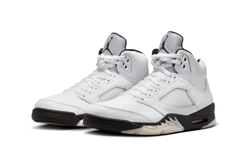 Air Jordan 5 ブラック/ホワイト シューズ　24.5 エアジョーダン5ホワイトアンドブラックが国内SNKRSにて発売