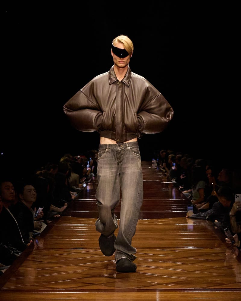 バレンシアガ 2025年夏コレクション | Hypebeast.JP バレンシアガ 2025年夏コレクション | Hypebeast.JP