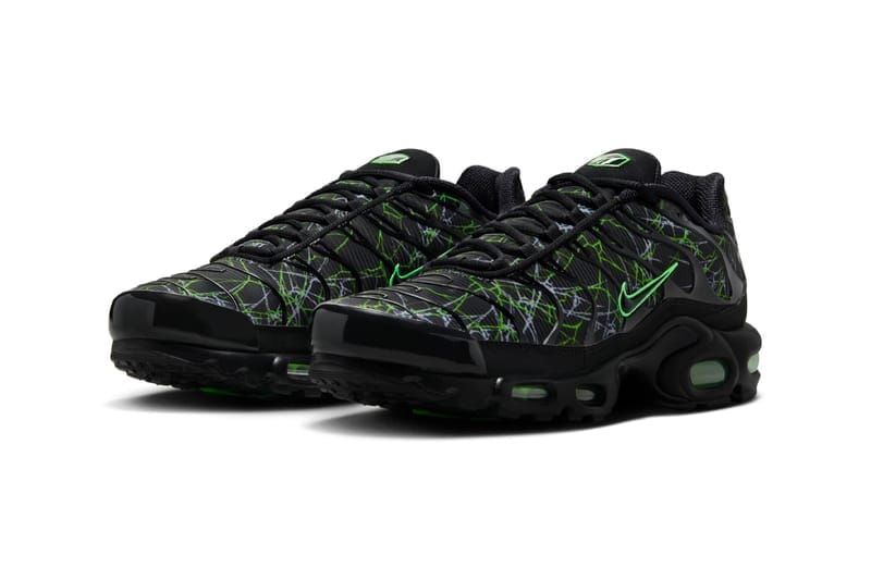 Nike air max black green deals