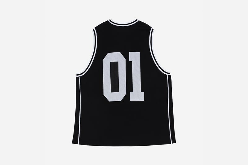 バレンシアガからバスケットボールの美学を再考した新作アイテムが登場