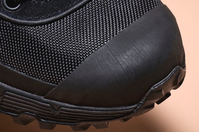 フットウェアブランドシャカがビブラムソールを使ったシューズを