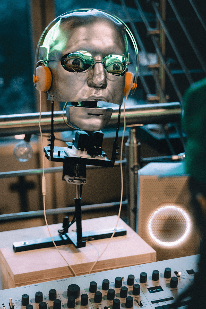 ブレイン デッドがアイアイアイとの最新コラボヘッドフォンを発売