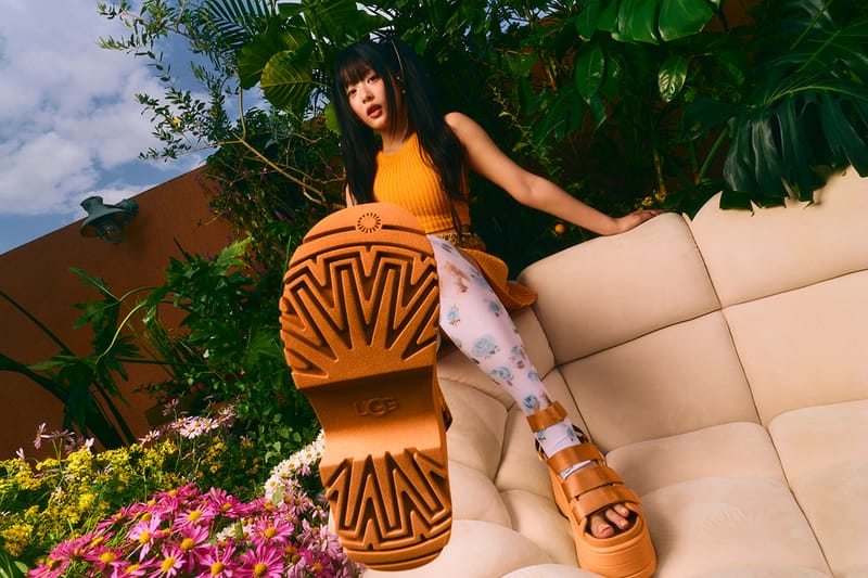 アグがハニをブランドアンバサダーとして起用した新作サンダルを発表