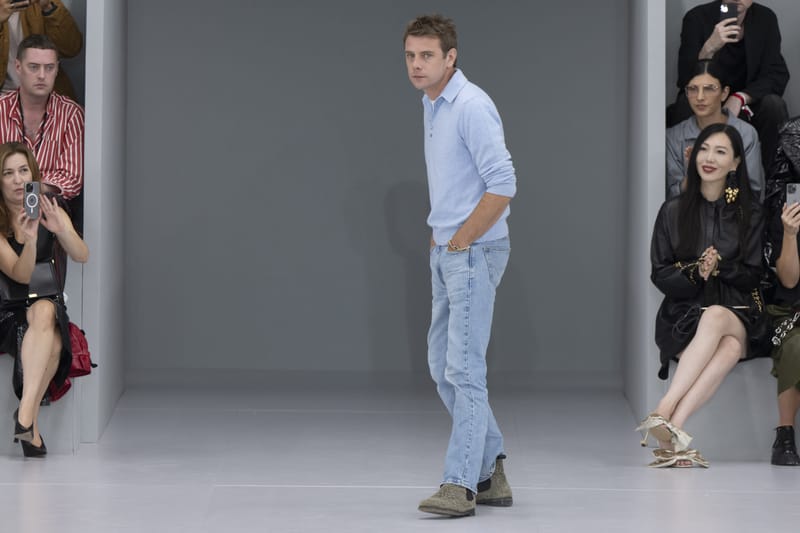 JW ANDERSON ネックウォーマー　ジョナサンアンダーソン　LOEWE J.W. アンダーソン、粘土で作られた彫刻のようなパーカーを披露