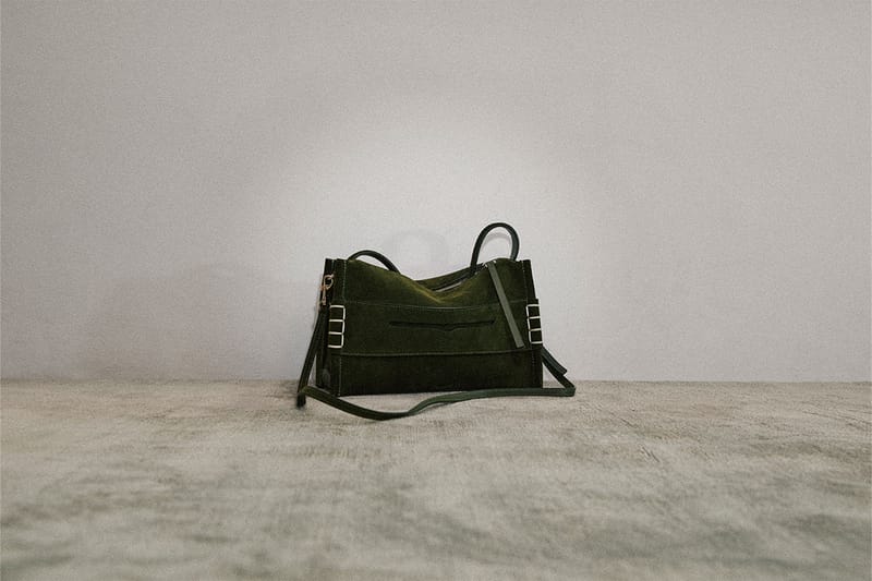 JWアンダーソンのローファーバッグに新色が登場 | Hypebeast.JP