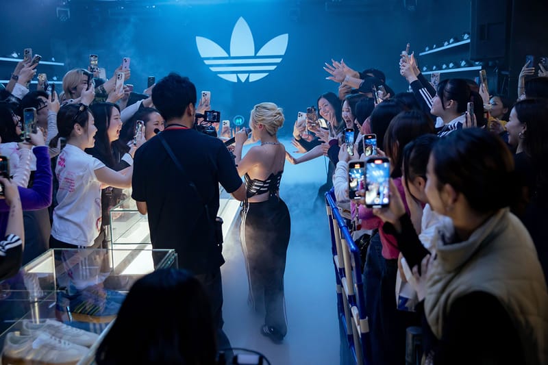 adidas ベロア トラック ジャケット LANA ライブ 着用 かわいい 服 adidas ベロア トラック ジャケット LANA ライブ 着用 かわいい 服