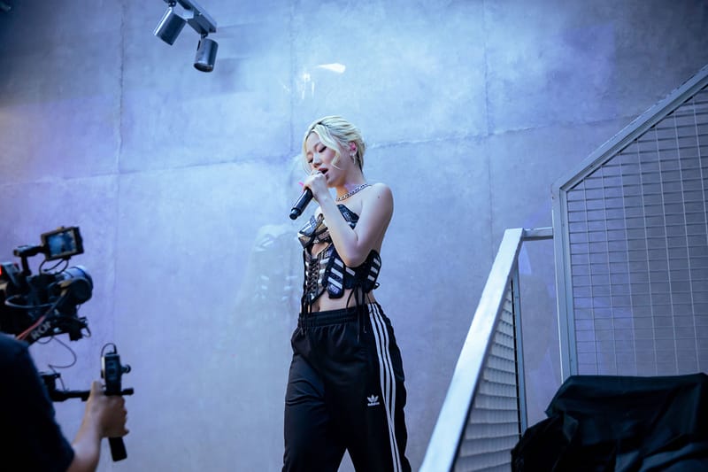 adidas ベロア トラック ジャケット LANA ライブ 着用 かわいい 服 adidas ベロア トラック ジャケット LANA ライブ 着用 かわいい 服