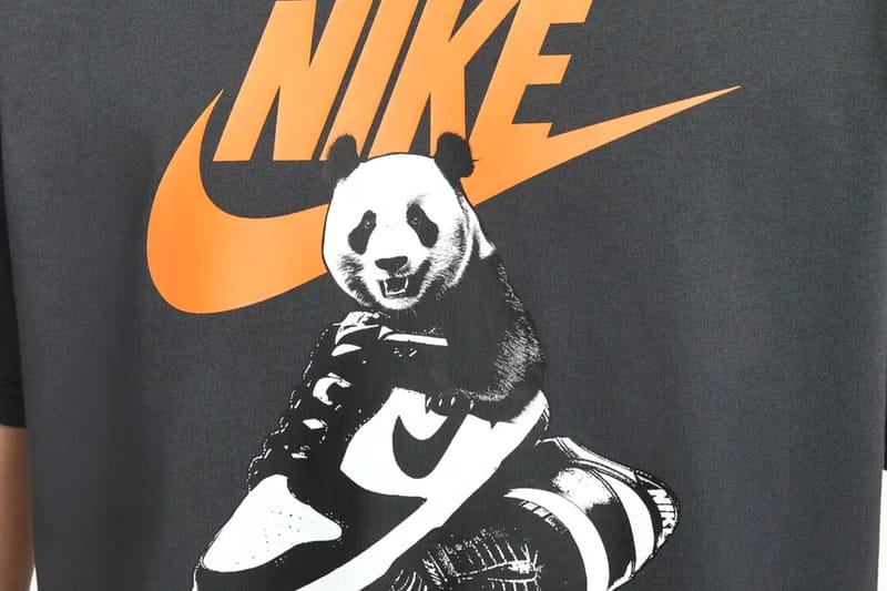 ★ドイツ発*NIKE*新作*PANDA プリントTシャツ★ Nike Dunk Low の人気カラー “Panda” を落とし込んだTシャツが