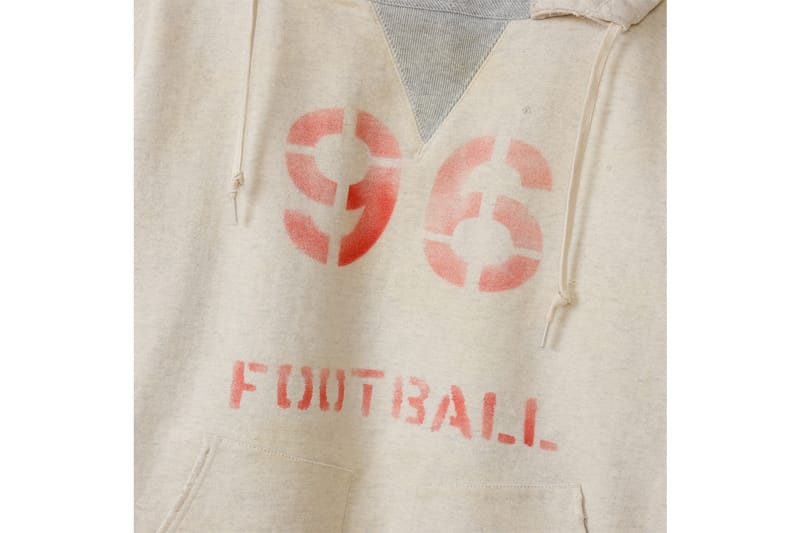 チャンピオンが50年代“後付けパーカ”を本気で復刻 | Hypebeast.JP